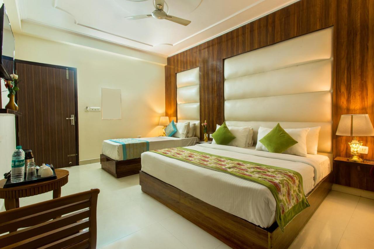 Hotel Earth Delhi  Exteriör bild